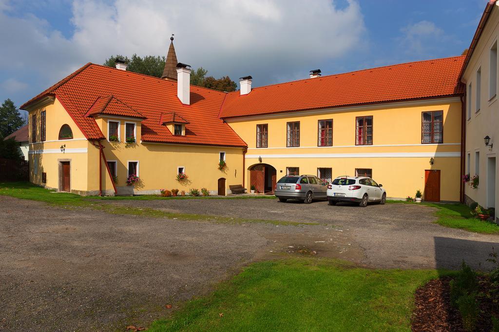 Zámek Jindřichovice Kolinec Exterior foto
